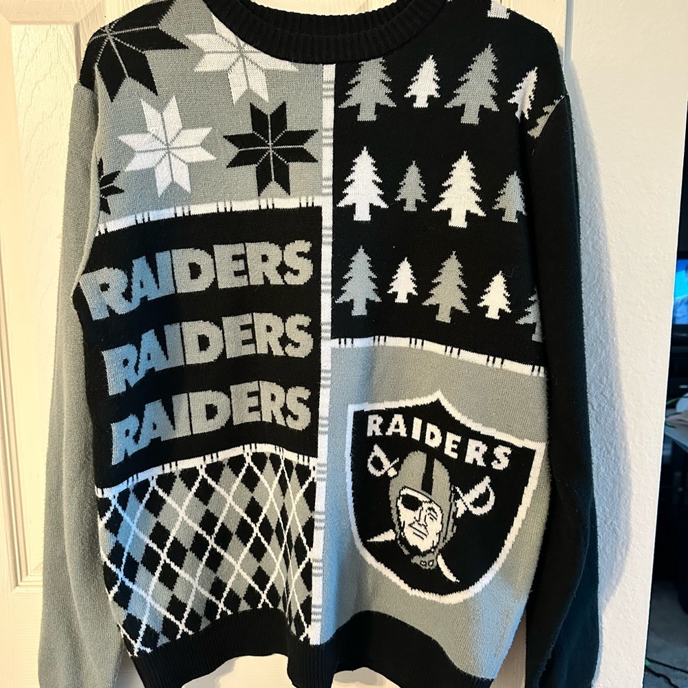 NFL Raiders Black and Gray Men's Crewneck Sweater